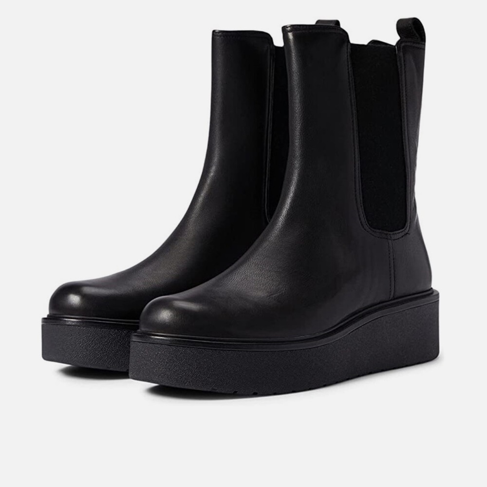 Vince Briton Chelsea Boot, size 9 NWOT